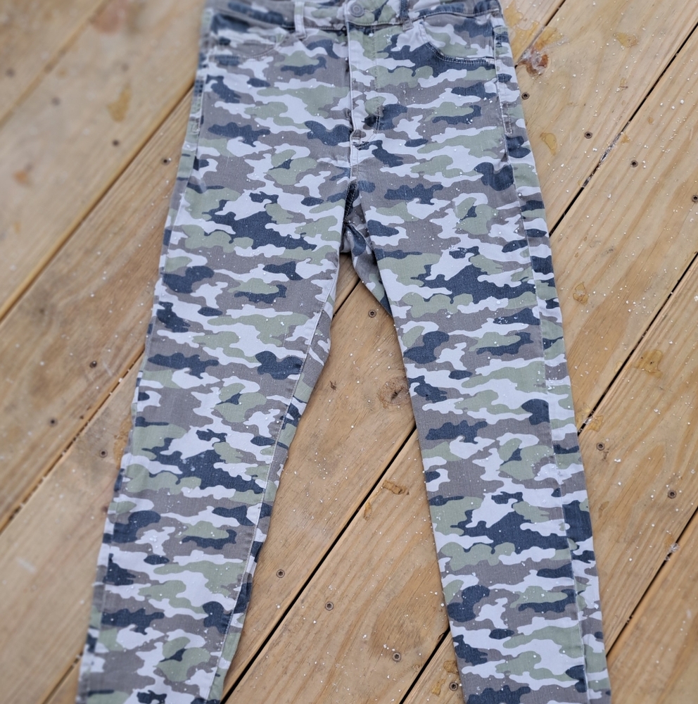 H&M camo high waist jeggings size 29/32